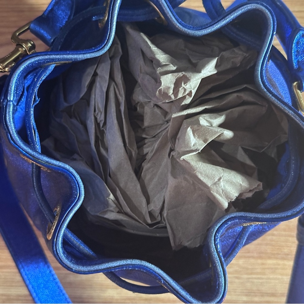 Saint Laurent Metallic Cobalt Blue Leather Emmanuel 2-way Crossbody Bucket Bag - Picture 10 of 15